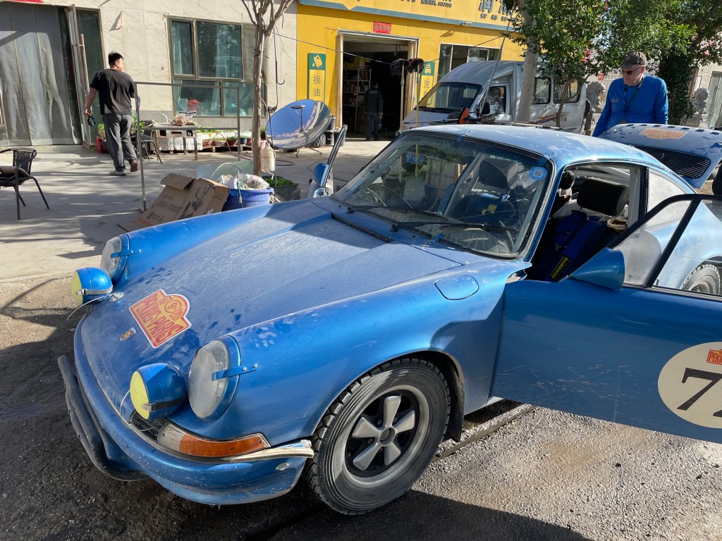 Car wash in Dunhuang